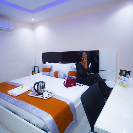 Appleville Suites Ikeja Buitenkant foto