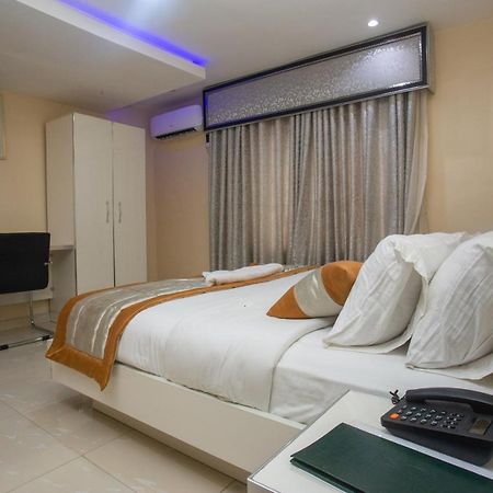 Appleville Suites Ikeja Buitenkant foto