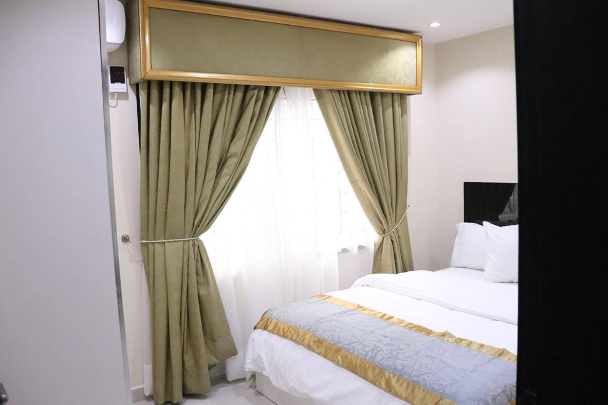 Appleville Suites Ikeja Buitenkant foto