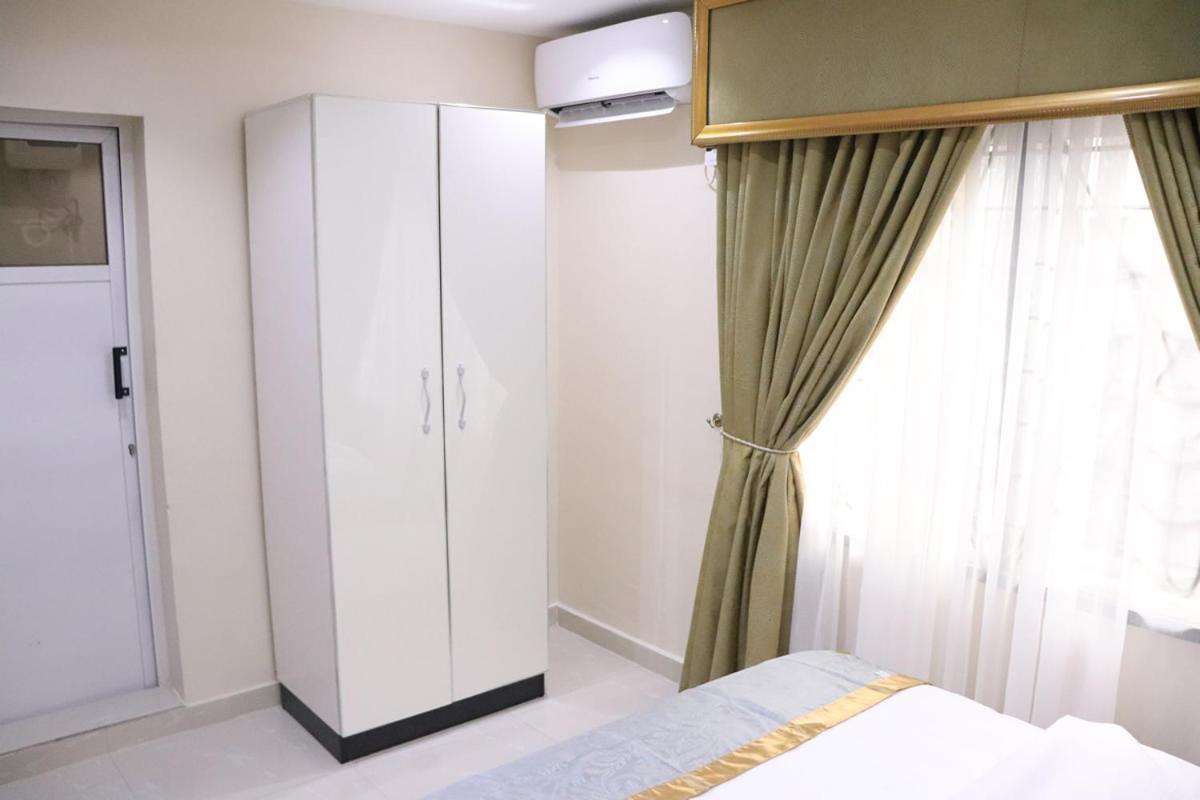 Appleville Suites Ikeja Buitenkant foto