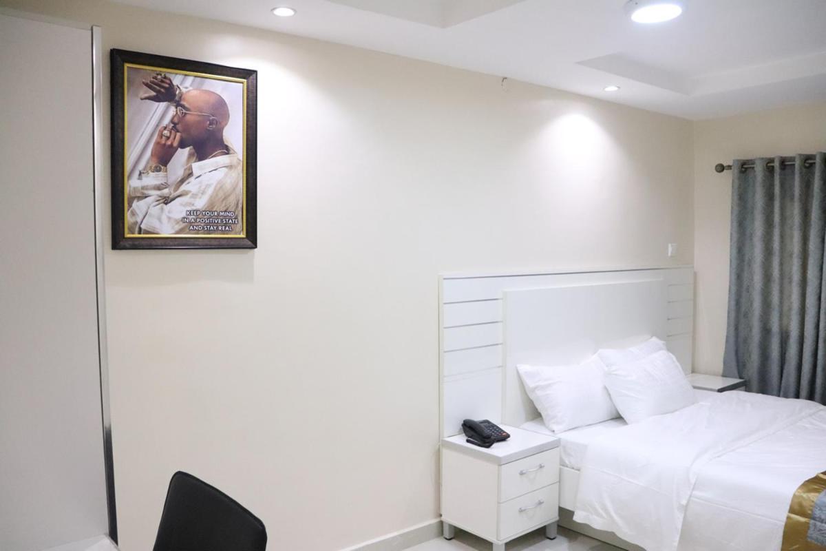 Appleville Suites Ikeja Buitenkant foto