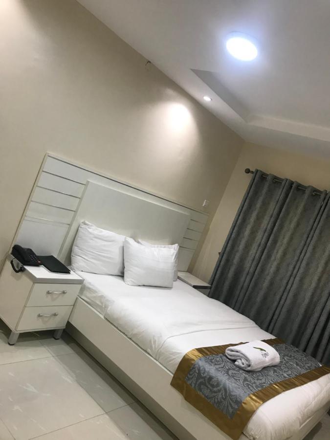 Appleville Suites Ikeja Buitenkant foto