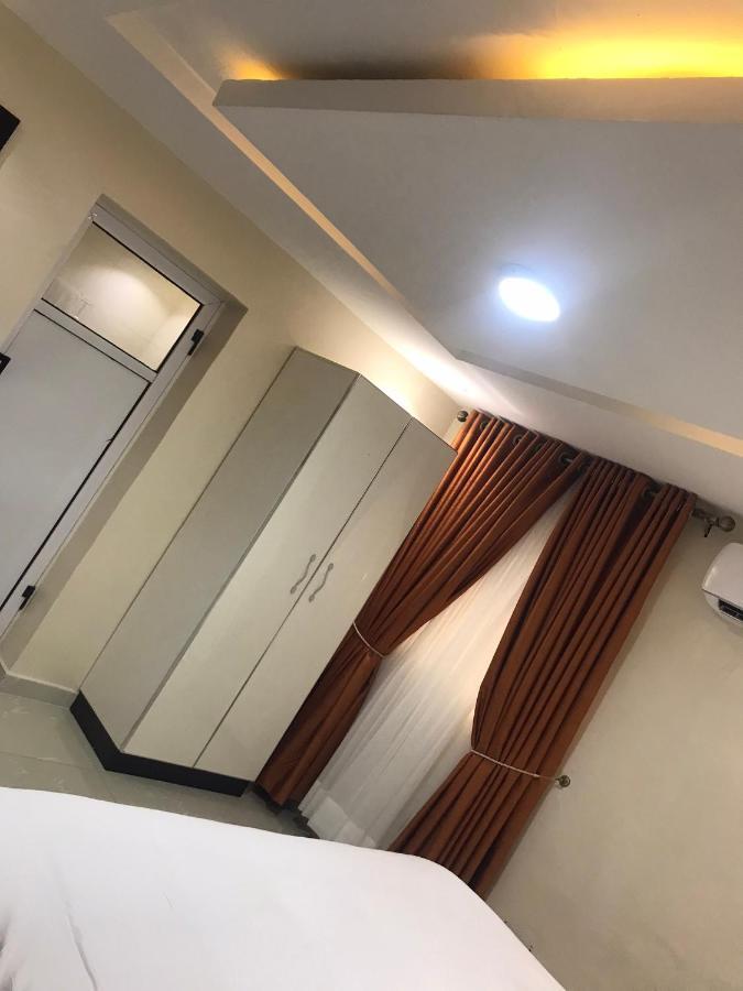 Appleville Suites Ikeja Buitenkant foto
