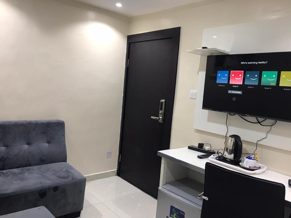 Appleville Suites Ikeja Buitenkant foto