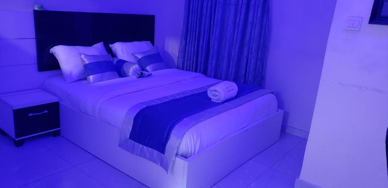 Appleville Suites Ikeja Buitenkant foto