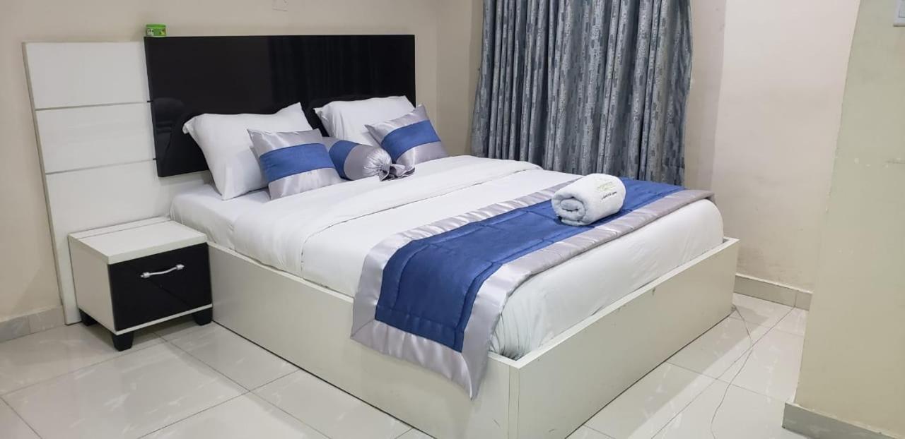 Appleville Suites Ikeja Buitenkant foto