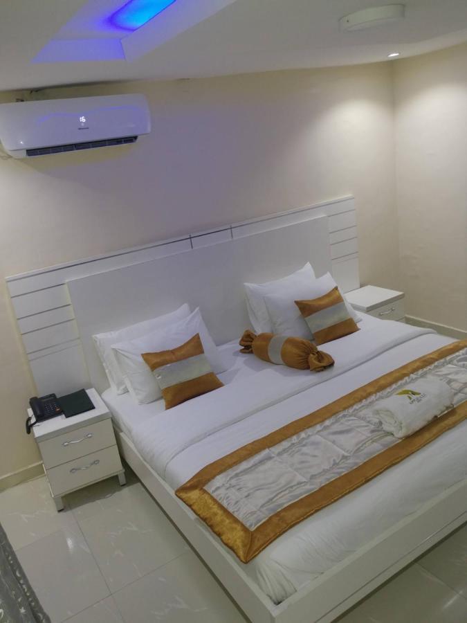 Appleville Suites Ikeja Buitenkant foto