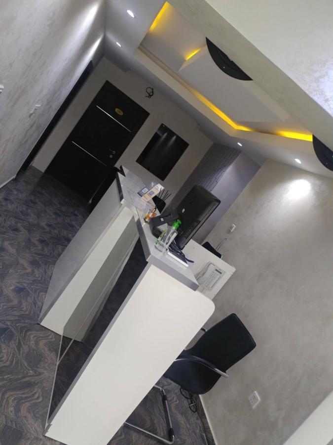 Appleville Suites Ikeja Buitenkant foto