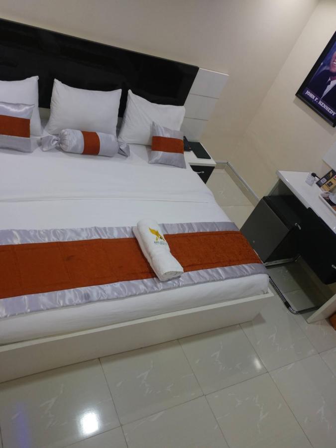 Appleville Suites Ikeja Buitenkant foto