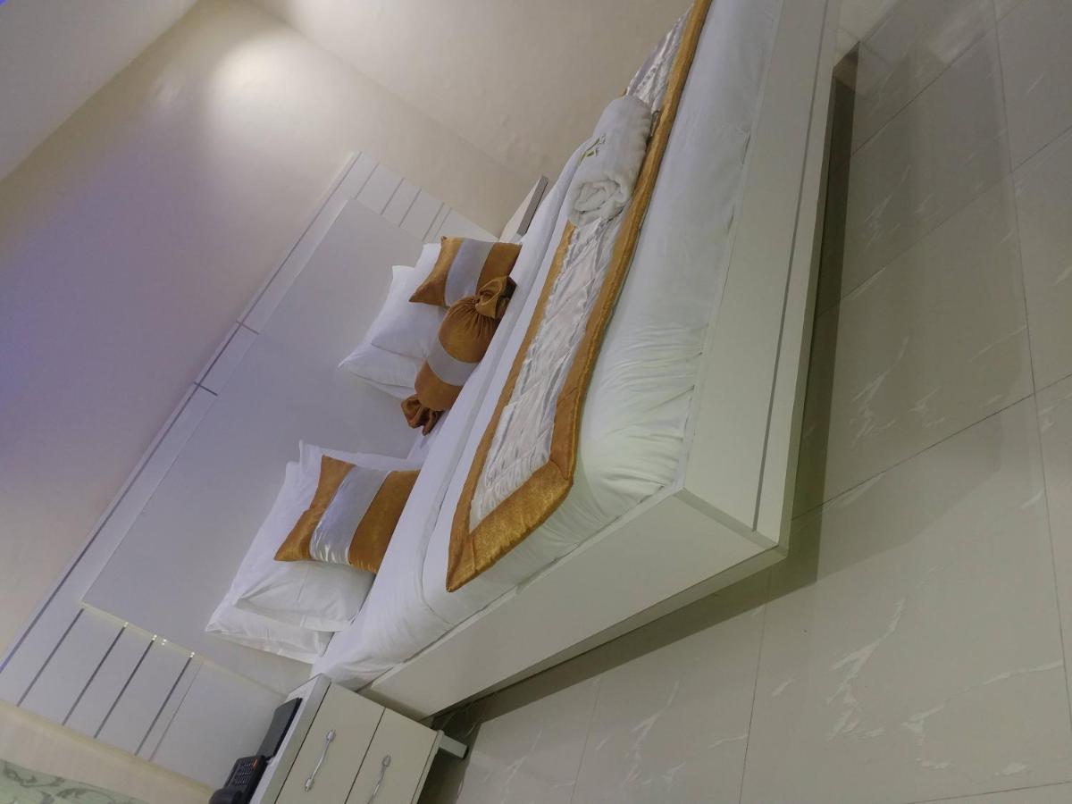 Appleville Suites Ikeja Buitenkant foto