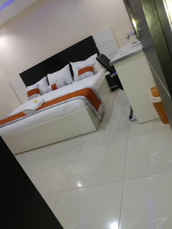 Appleville Suites Ikeja Buitenkant foto