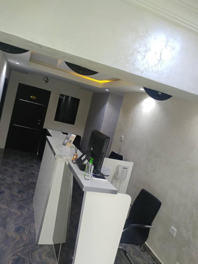Appleville Suites Ikeja Buitenkant foto