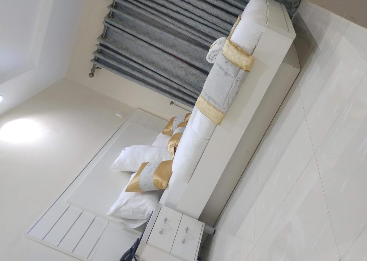 Appleville Suites Ikeja Buitenkant foto