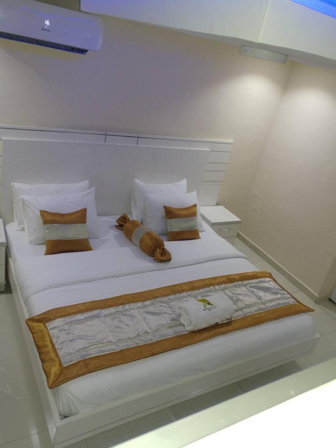 Appleville Suites Ikeja Buitenkant foto