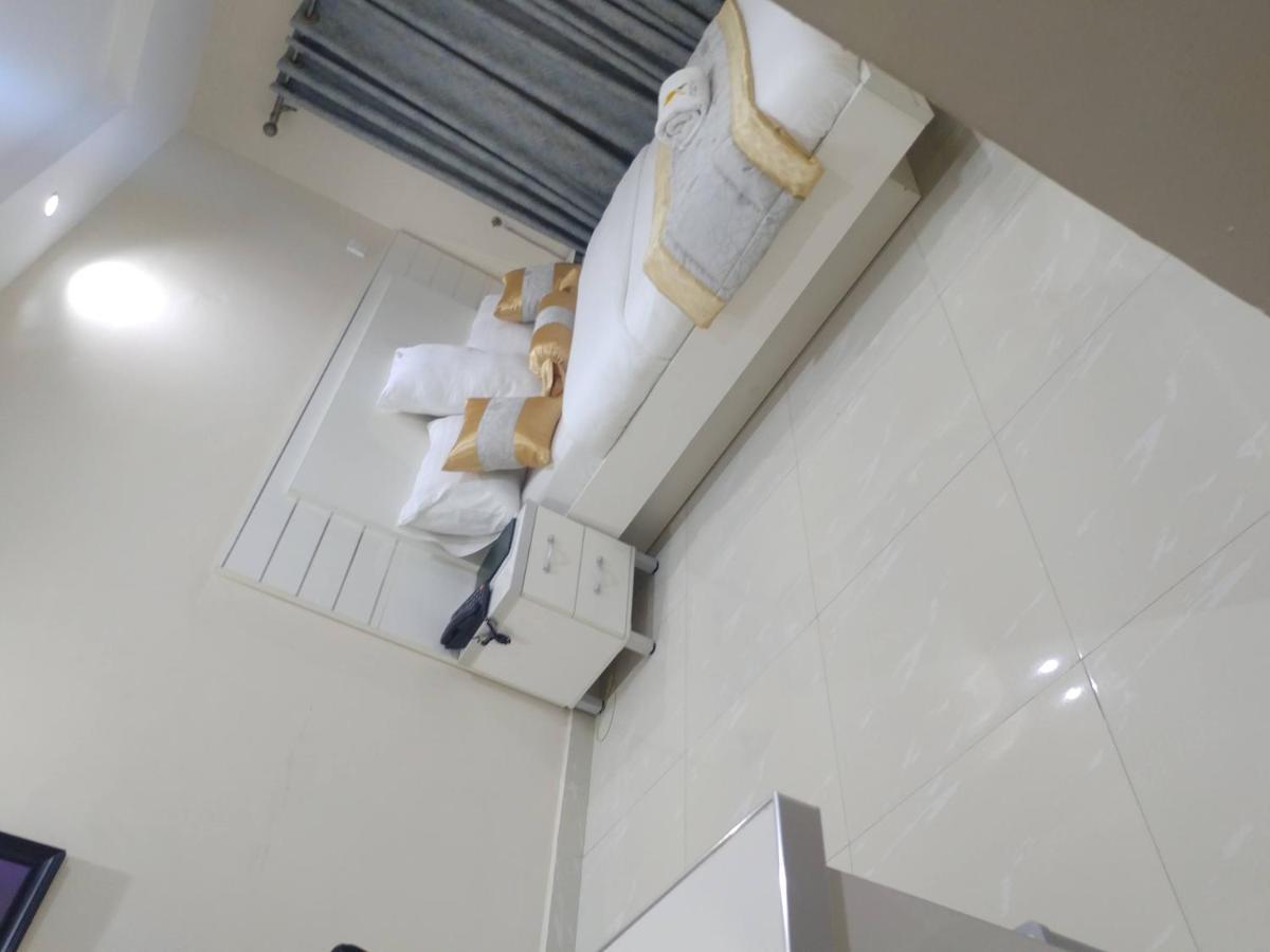 Appleville Suites Ikeja Buitenkant foto