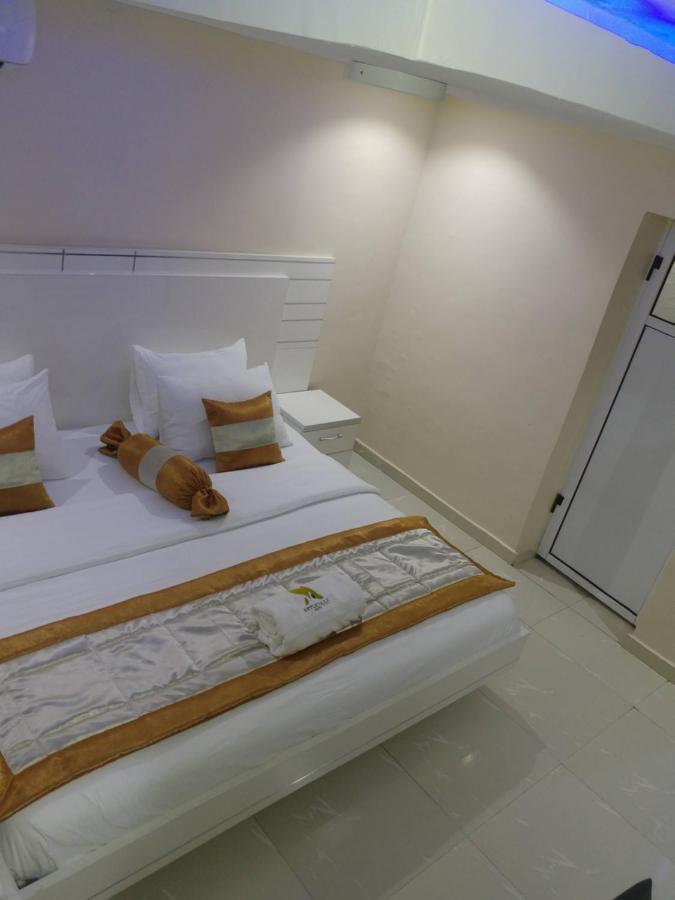 Appleville Suites Ikeja Buitenkant foto