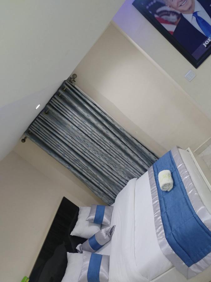 Appleville Suites Ikeja Buitenkant foto