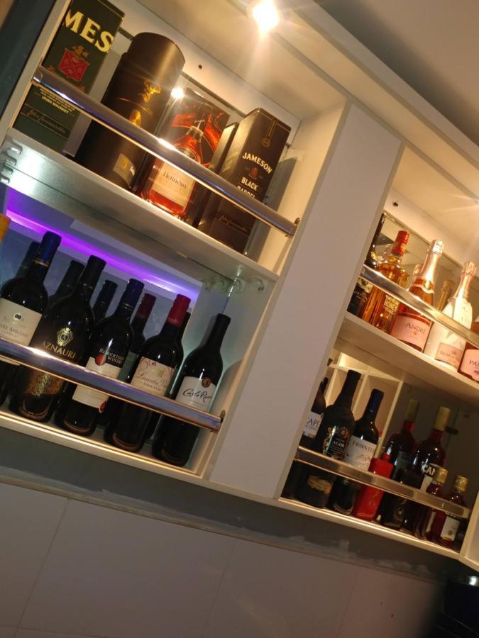 Appleville Suites Ikeja Buitenkant foto