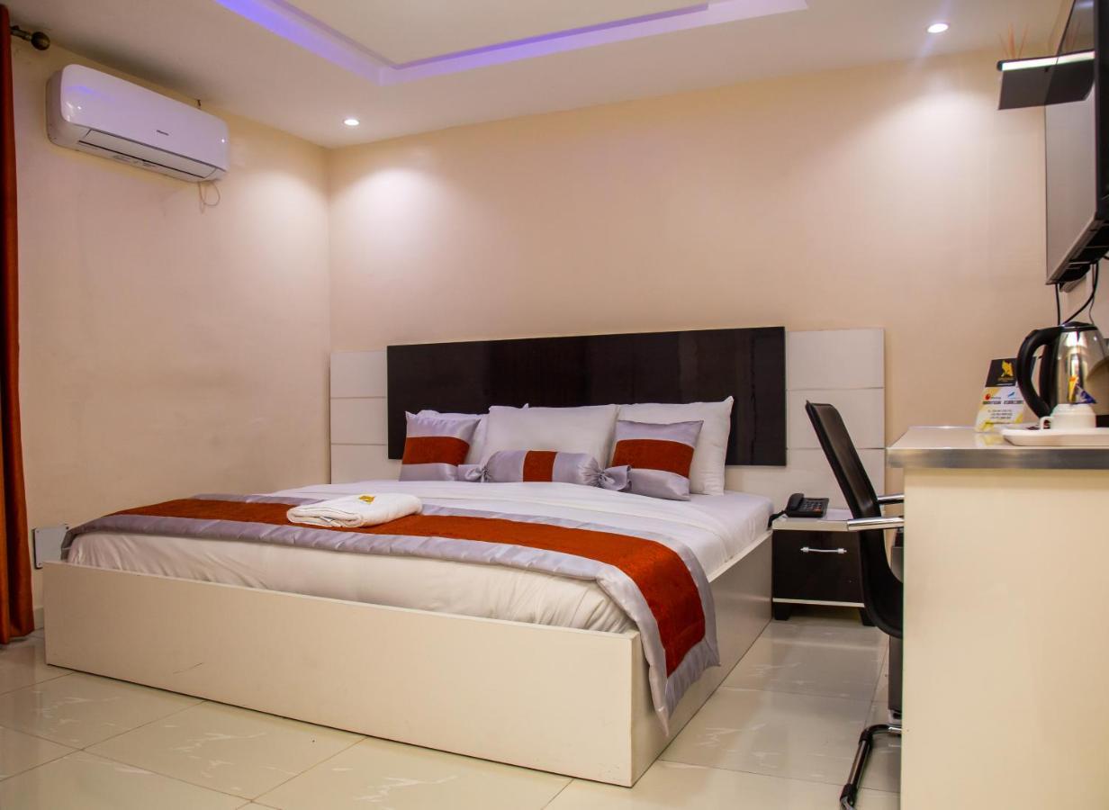 Appleville Suites Ikeja Buitenkant foto