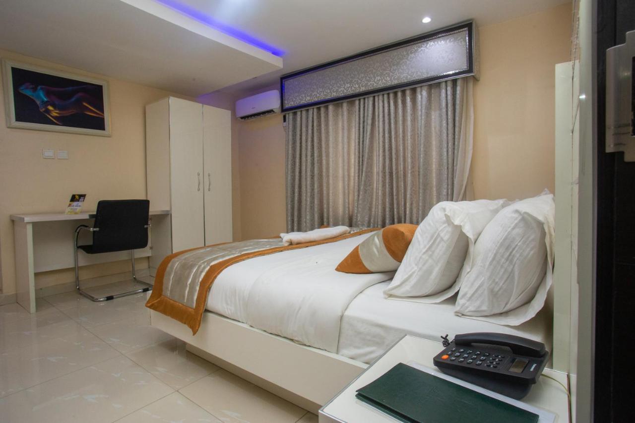 Appleville Suites Ikeja Buitenkant foto